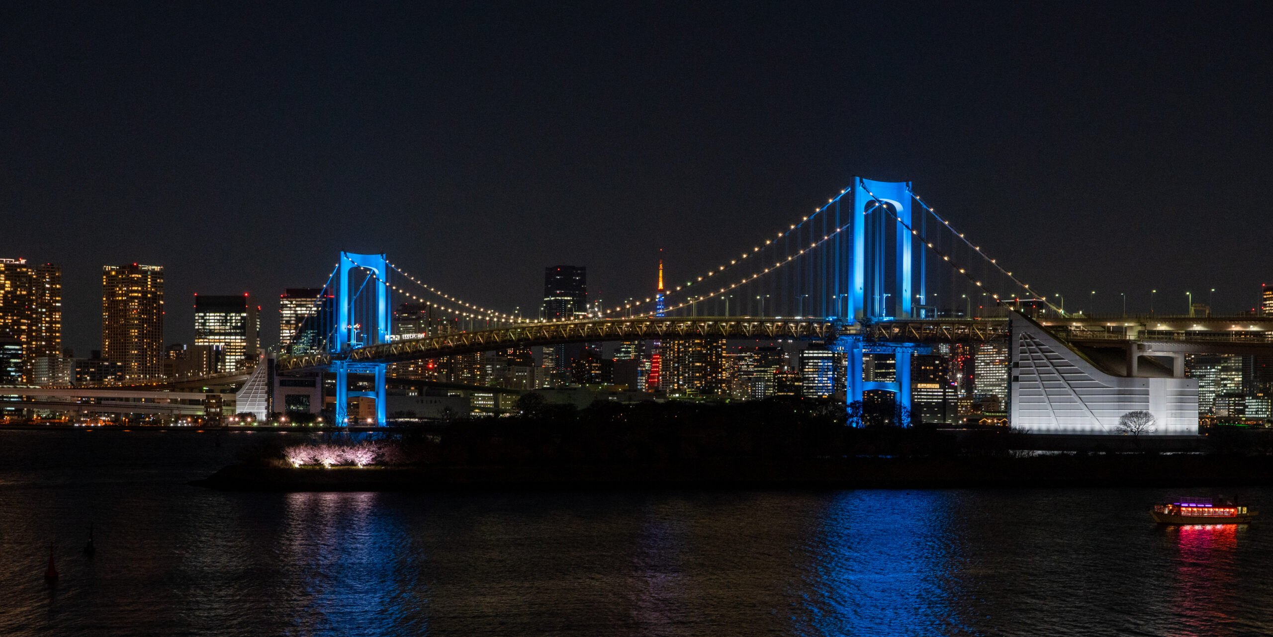 Rainbow Bridge seen from Odaiba Marine Park